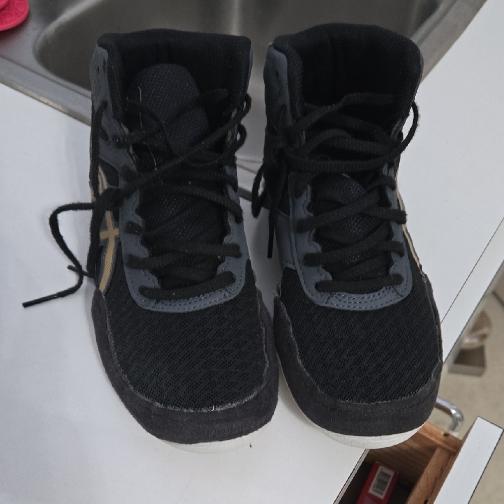 Asics Kids Black and Gray Wrestling Sneakers